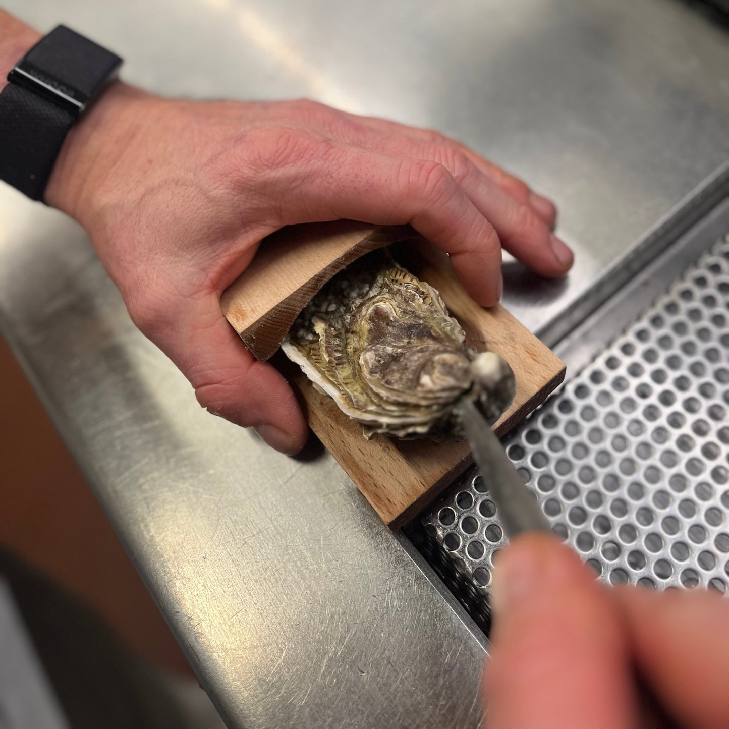 Oyster Shucking Knife Clamp – Easy & Safe Shell Opener Tool