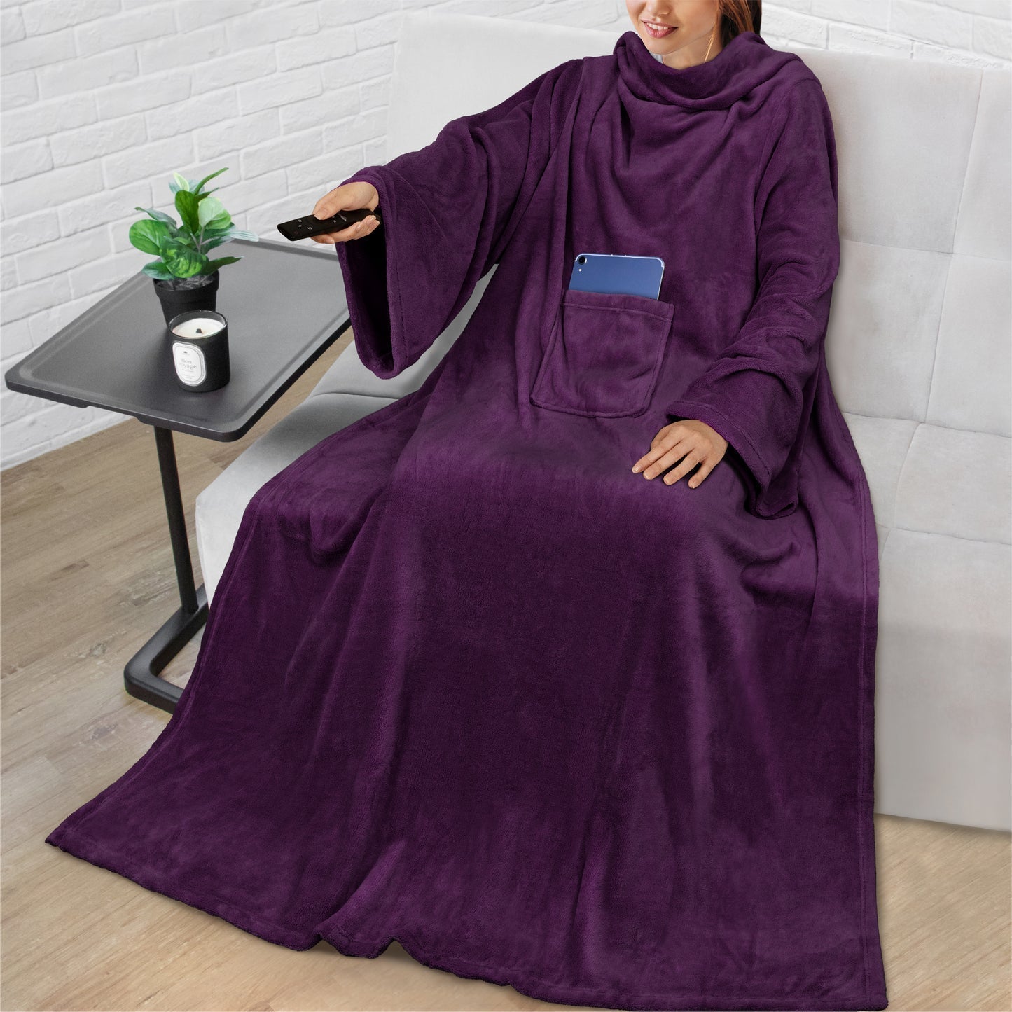 Cozy Fleece Blanket with Pocket – Soft Warm Throw Blanket