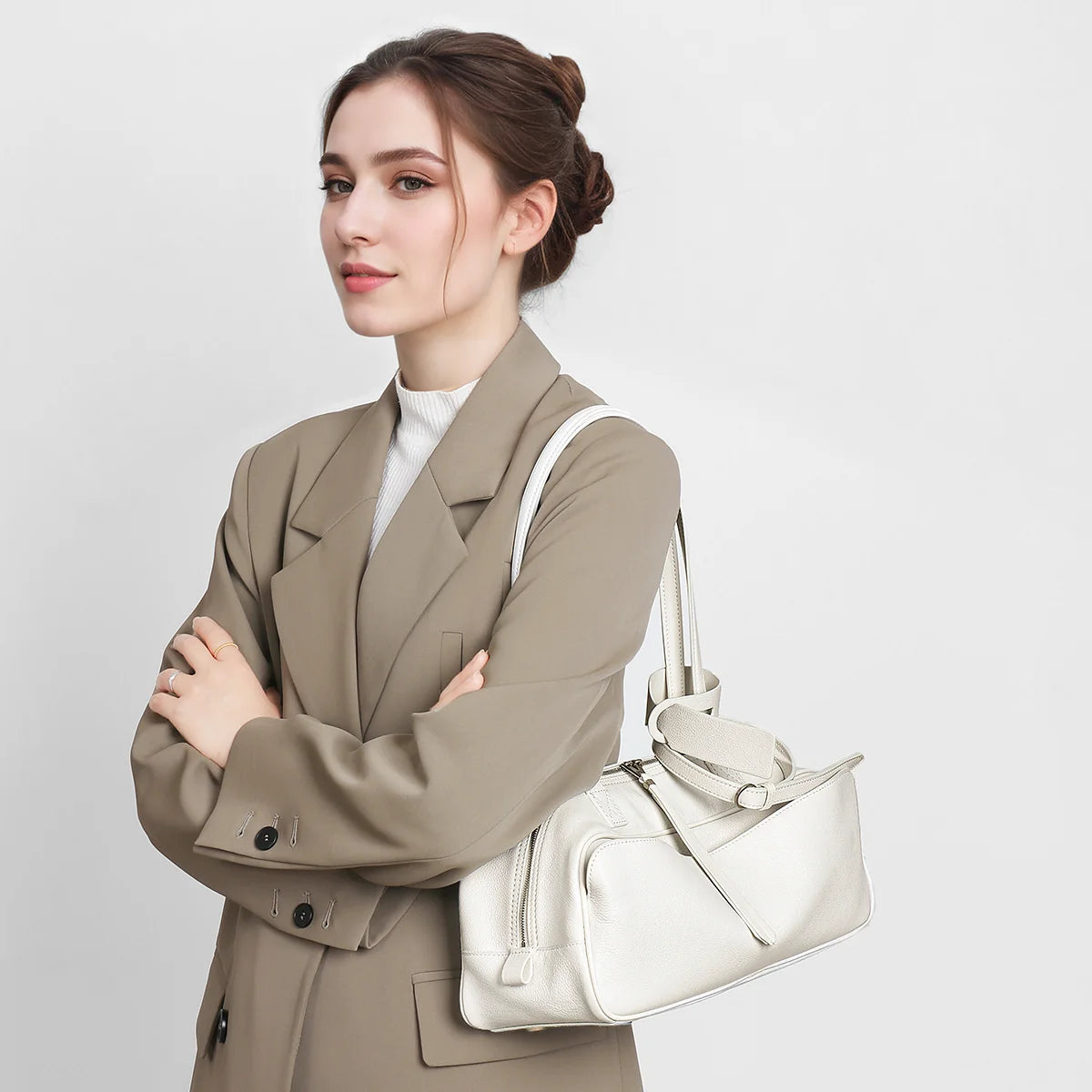 Suede Shoulder Bag with Zip Closure and Front Pocket