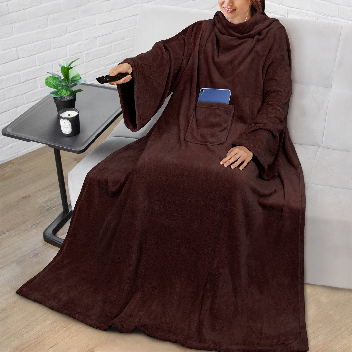 Cozy Fleece Blanket with Pocket – Soft Warm Throw Blanket