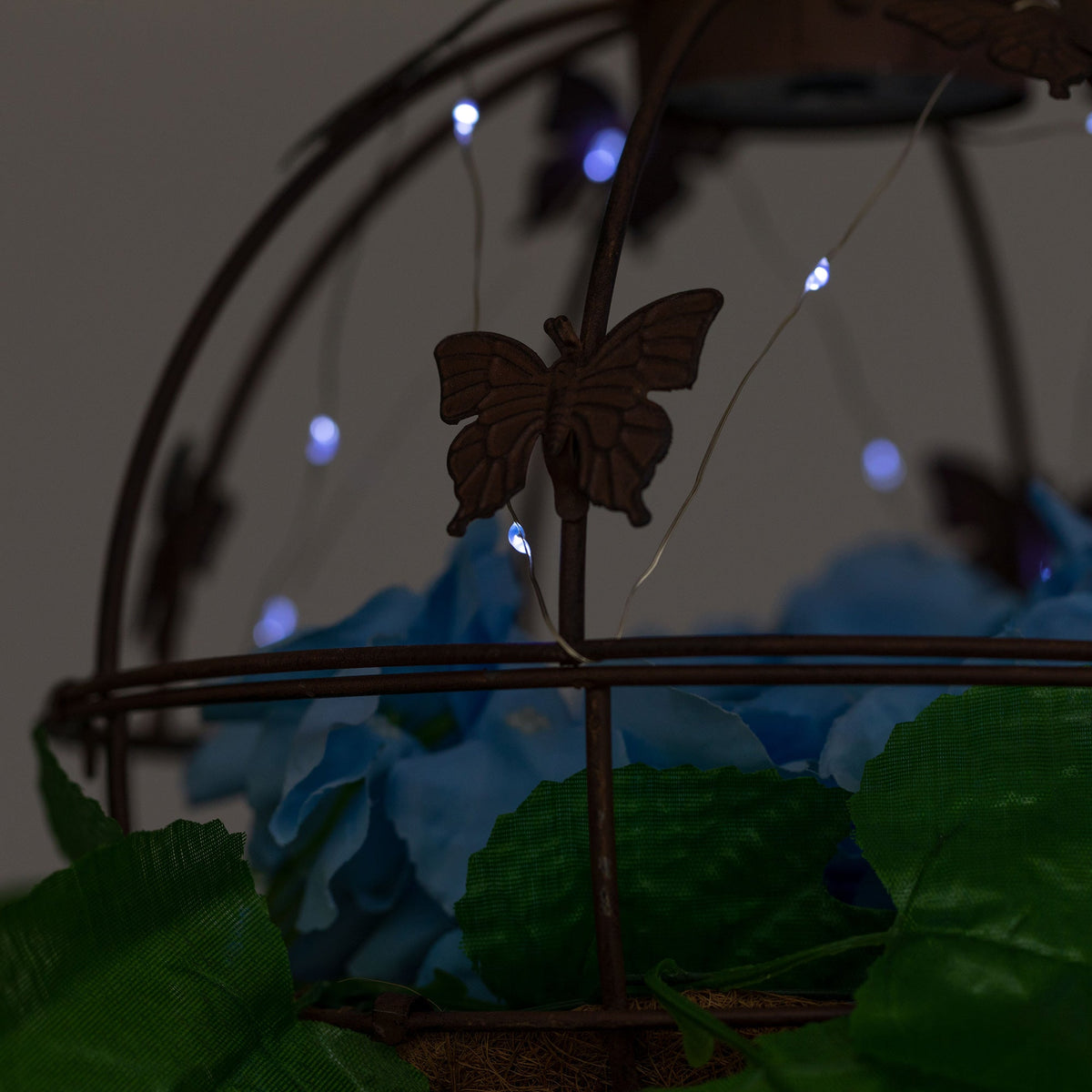 Garden Sphere Solar Planter – image 17