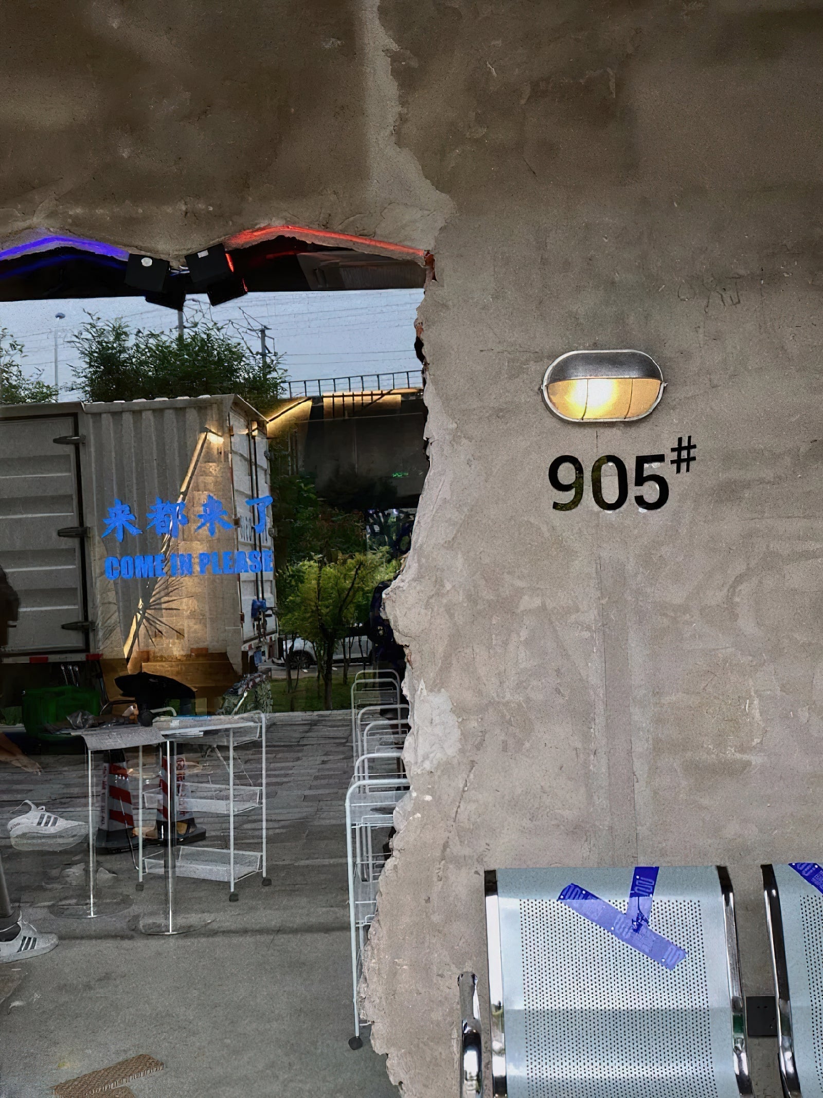 Outdoor Aluminium Wall Sconce with Opaque Glass Shade – image 43