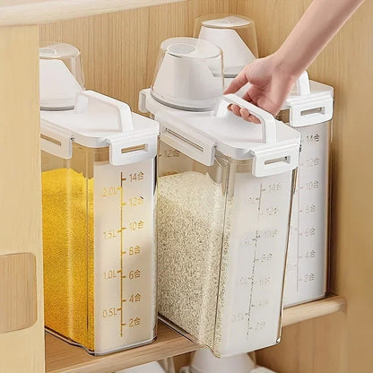 2.5 L Airtight Dry Food Storage Container with Measuring Cup