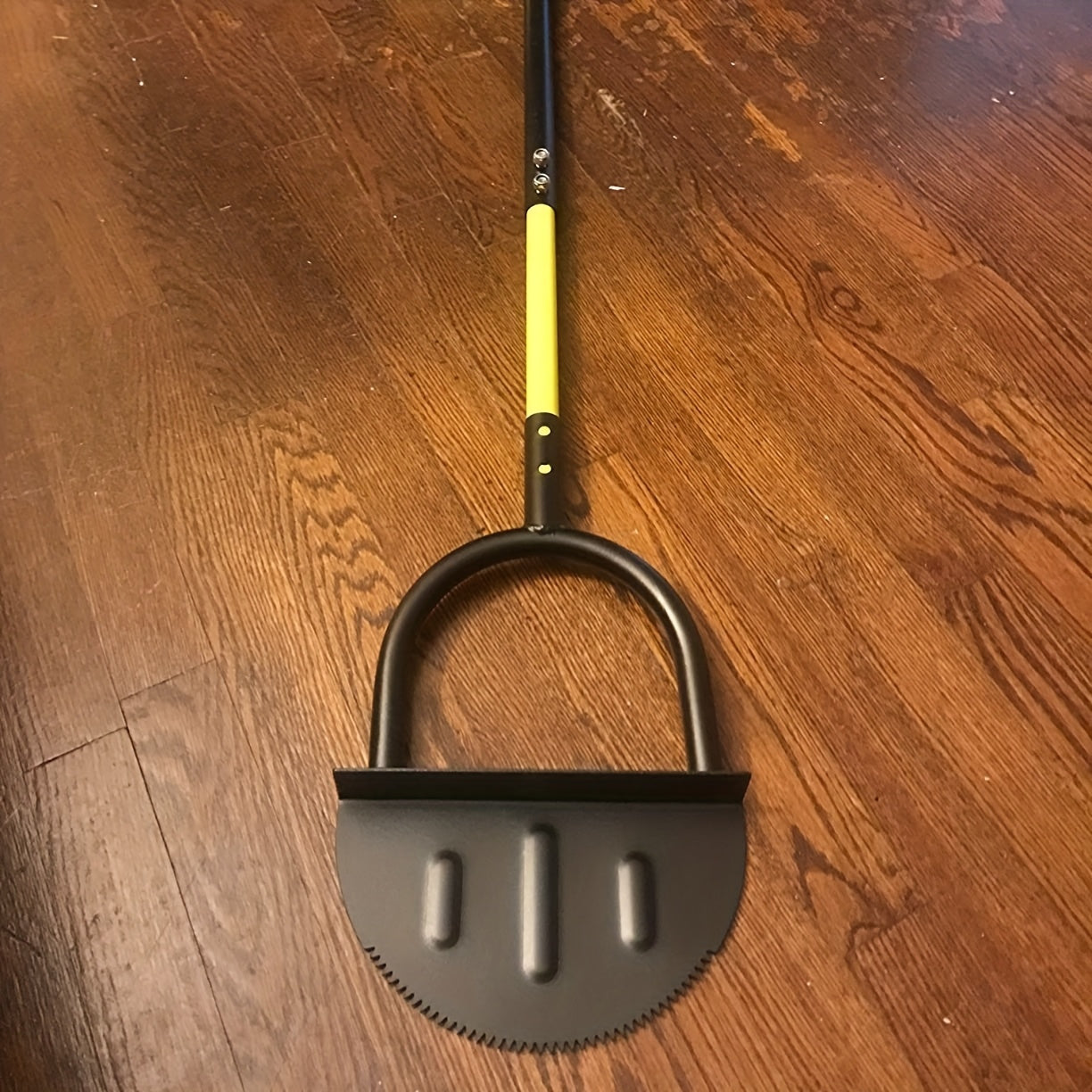 Heavy-Duty Lawn Edger Shovel – Sharp Sawtooth Blade for Clean Garden Borders
