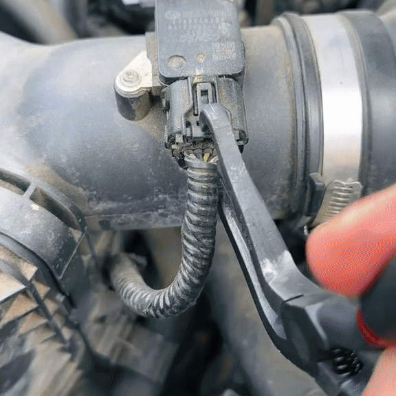 Heavy-Duty Connector Clip Remover image 2
