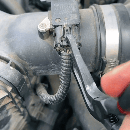 Heavy-Duty Connector Clip Remover image 2